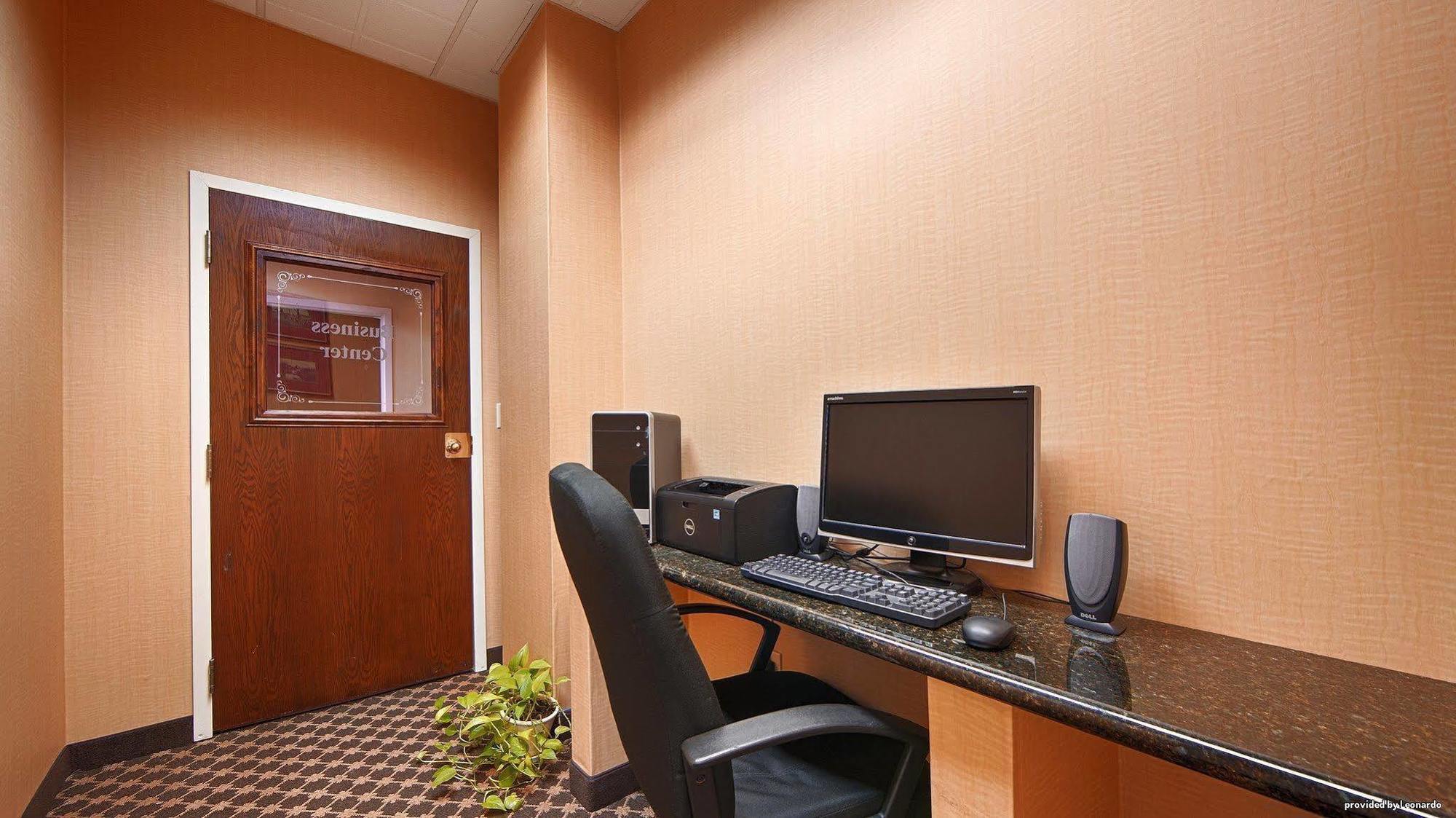 Best Western University Inn Ітака Екстер'єр фото
